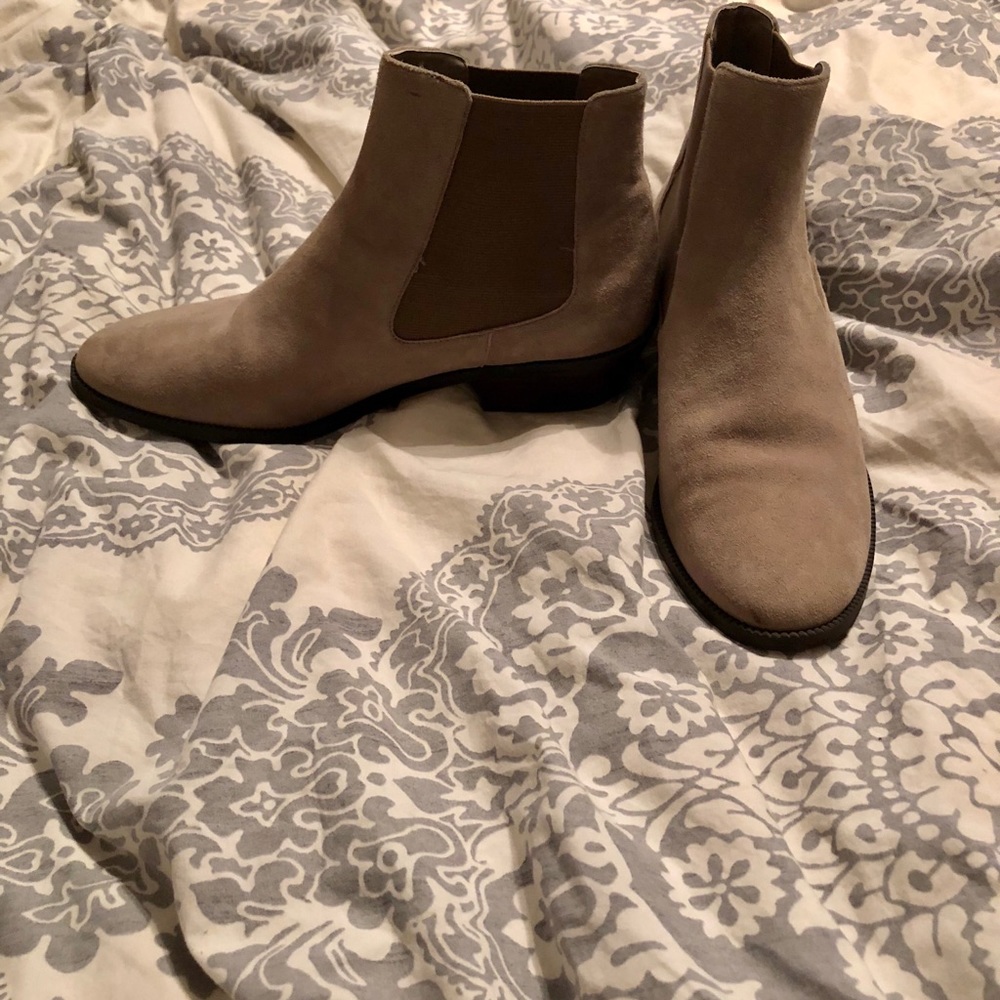 14th & Union gray flat booties
